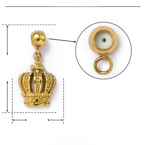 Détail du pendentif couronne dorée de 16mm avec butée interne en caoutchouc