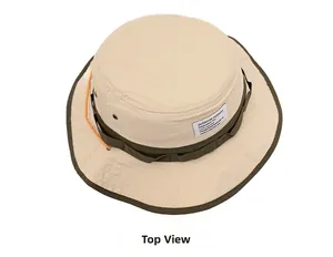 Vue de dessus du chapeau de soleil bicolore avec bord vert olive et aérations de sport
