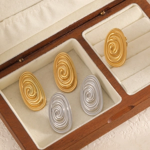 Boucles d'oreilles créoles torsadées en acier inoxydable or 18 carats et argent