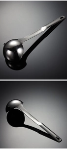 Close-up of SUS304 stainless steel oil filter spoon with polished finish and pouring spout