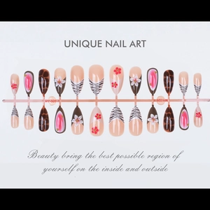 Detail of press-on nails set WY-026-1 with leopard print, zebra pattern and 3D floral designs