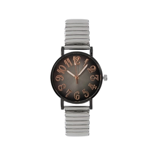 Montre à quartz minimaliste avec bracelet en métal argenté et chiffres or rose