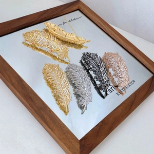 Exquisite Zircon Feather Brooch Pin Vintage 18K Gold Plated Copper For Women Suits Coats Heavy Duty Fashion Accessories