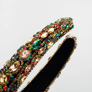 Serre-tête baroque large avec cristaux colorés et strass sur velours noir