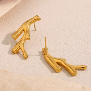 Einzigartige 18K vergoldete Edelstahlohrstecker mit kreativem Ast-Design für Damen