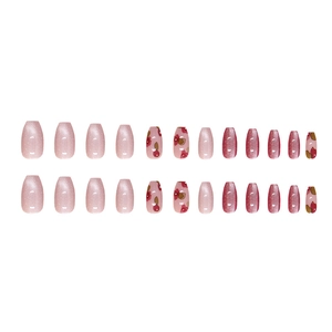 Faux ongles calla lily fleuris avec paillettes roses et motifs cerises forme cercueil