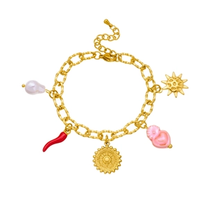 Bracelet chaîne en acier doré avec pendentifs perle, soleil, cœur et piment