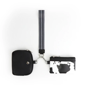 Set pochette da polso con portamonete nero e porta carte con stampa mucca