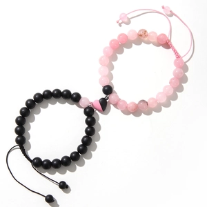 Bracelets de couple magnétiques avec cœur et perles noires mates et roses translucides