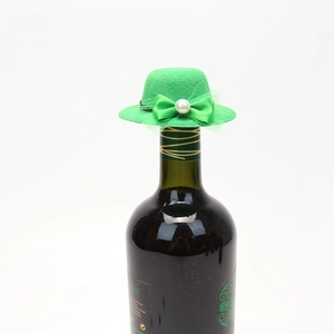 Close-up of green mini St. Patrick’s hat bottle topper with bow and pearl detail