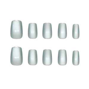 Coffret de 10 faux ongles courts argentés œil de chat style minimaliste et chic