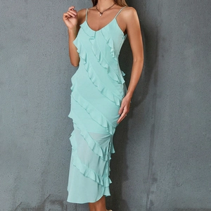 Robe midi sexy bleu clair à col en V, fines bretelles et volants superposés fluides