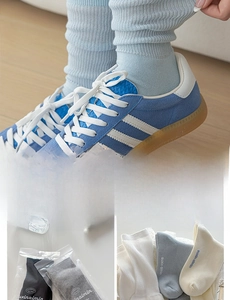 Detail of cotton crew socks with suxinaimin embroidery in multiple Morandi colors