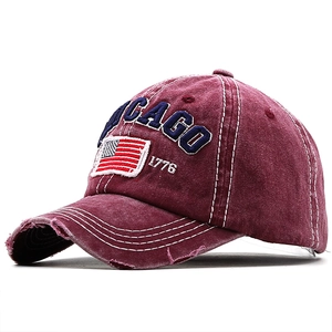 Casquette de baseball bordeaux délavée avec broderie Chicago et patch drapeau vintage