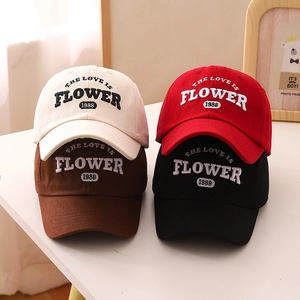 Casquettes de baseball en coton brodé pour enfants en beige, marron, rouge et noir