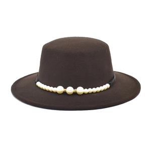 Sombrero de lana marrón para mujer con adornos de perlas y pedrería brillante