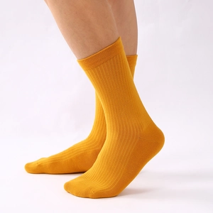 Chaussettes mi-mollet en coton jaune vif pour hommes avec texture côtelée classique