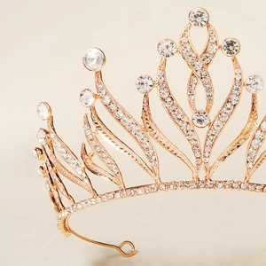 Elegant rose gold bridal tiara featuring leaf motifs and sparkling rhinestones for weddings