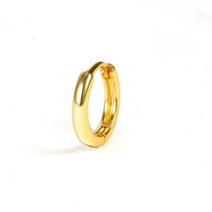 Polished 18k gold minimalist hoop earrings with a sleek hinged closure for women
