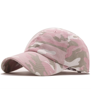 Casquette de baseball camouflage rose avec design à six panneaux et visière courbée