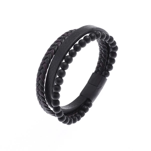 Pulsera multicapa de cuero para hombre con piedras de lava y cierre magnético negro