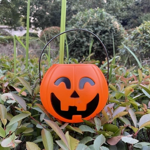 Classic orange pumpkin lantern bucket with handle for Halloween party decoration