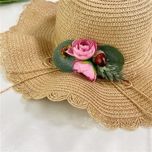 Chapeau de soleil en paille avec bord ondulé et fleurs roses, pliable pour femme