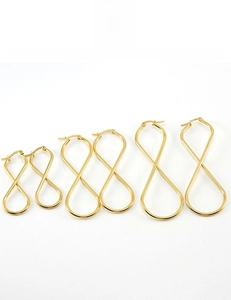 Trois tailles de boucles d'oreilles créoles torsadées en or 18 carats sans plomb ni nickel