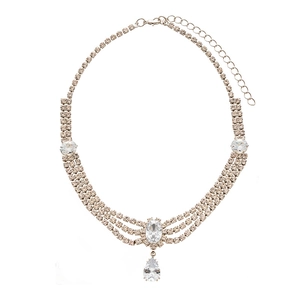 Collier multi-rangs argenté orné de zircons brillants et pendentif goutte d'eau