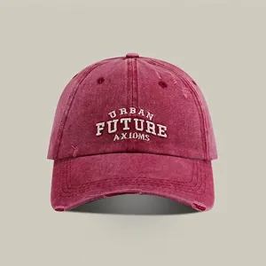 Dettaglio del cappellino da baseball vintage in cotone con ricamo Urban Future