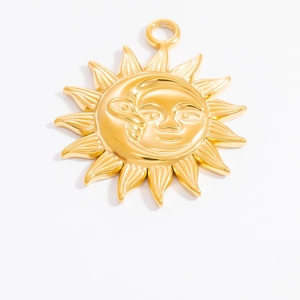 18K vergoldeter Edelstahl Sonnenanhänger mit detailliertem Gesicht und Sonnenstrahlen