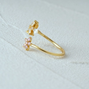 Macro shot of S925 hallmark on a gold-plated vintage ring with zircon stones