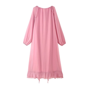 Robe longue rose élégante à manches longues, col en V, volants et jupe à plis étagés