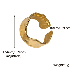 Unregelmäßiger goldener Edelstahlring offen mit verstellbaren Maßen und minimalistischem Design