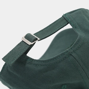 Casquette baseball vert foncé avec boucle métallique réglable et tissu en sergé de coton