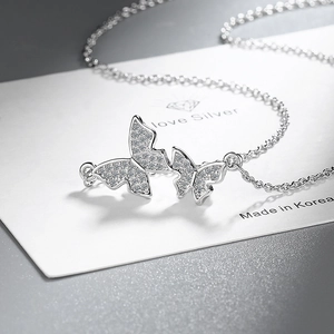 Luxuriöse Schmetterling Halskette in Silber mit Zirkonia Steinen für Damen