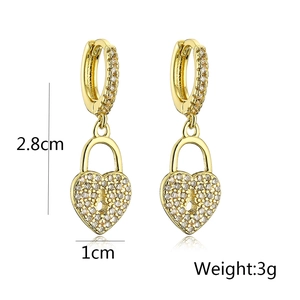 Detail of 18K gold-plated heart lock earrings with cubic zirconia and size 2.8cm