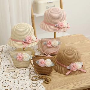 Ensemble chapeau de paille d'été et sac floral pour fille en rose et beige