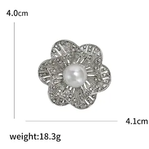 Silver hollow flower brooch with rhinestones and pearl, 4.0cm x 4.1cm, 18.3g weight