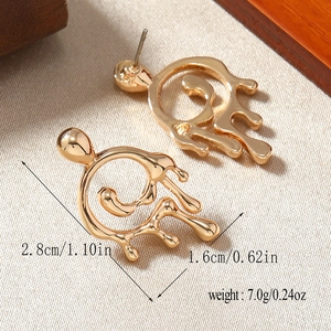 Golden liquid drop earrings with abstract irregular shape and product dimensions