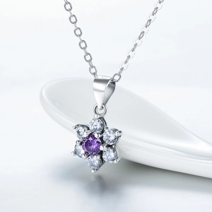 Collier en argent S925 avec pendentif fleur en zircons violets et cristaux clairs