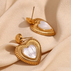 Boucles d'oreilles cœur vintage en acier inoxydable plaqué or 18K avec nacre