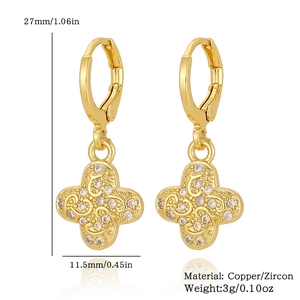 Detailed view of gold clover earrings with zircons showing 27mm height and 11.5mm width
