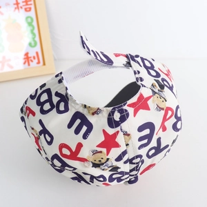 Detail of adjustable velcro strap on kids' dinosaur bear print quick-dry baseball cap