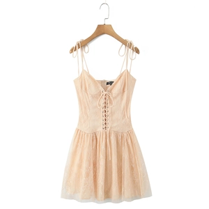 Sexy V-Ausschnitt Spitzenkleid mit Stickerei, Taillenband und Tutu-Rock in Apricot