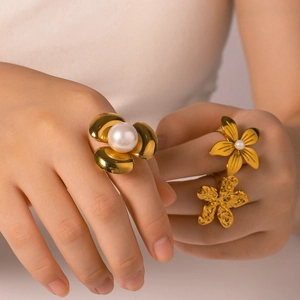 Flower Artificial Pearl Ring Stainless Steel 18K Gold Plated Adjustable Open Ring For Women Hammered Texture Elegant INS Jewelry
