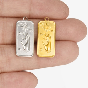 Pendentifs soleil et lune en acier inoxydable or 18k et argent sur le doigt