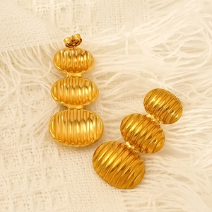 Minimalist triple layered oval gold earrings with vintage striped texture for women