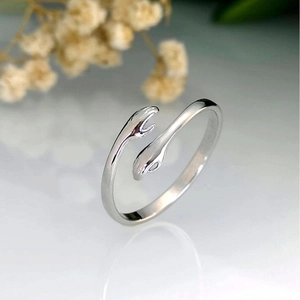 Adjustable 925 silver plated hugging hands open ring for couples with polished finish