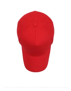 Draufsicht einer roten 6-Panel Baseballkappe aus hochwertigem Baumwoll-Twill-Stoff